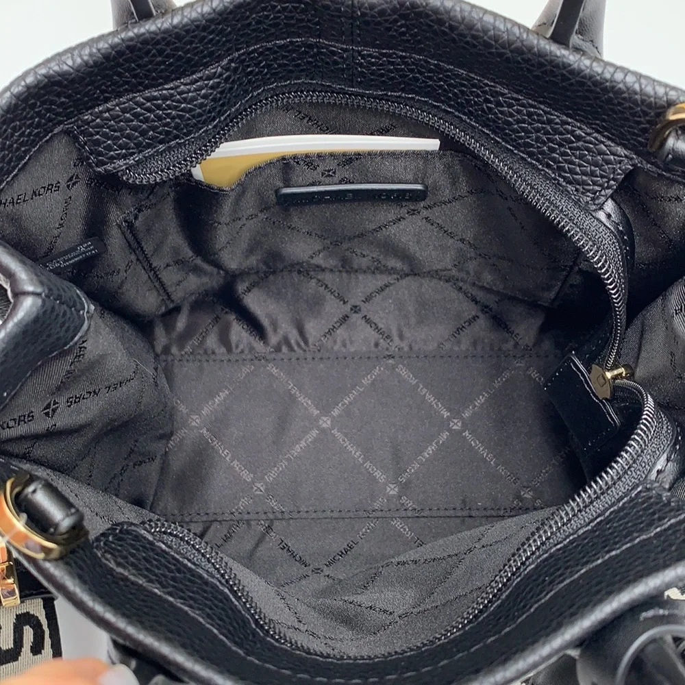 MICHAEL KORS MIRELLA SMALL SHOPPER TOP ZIP XBODY Black COLOR